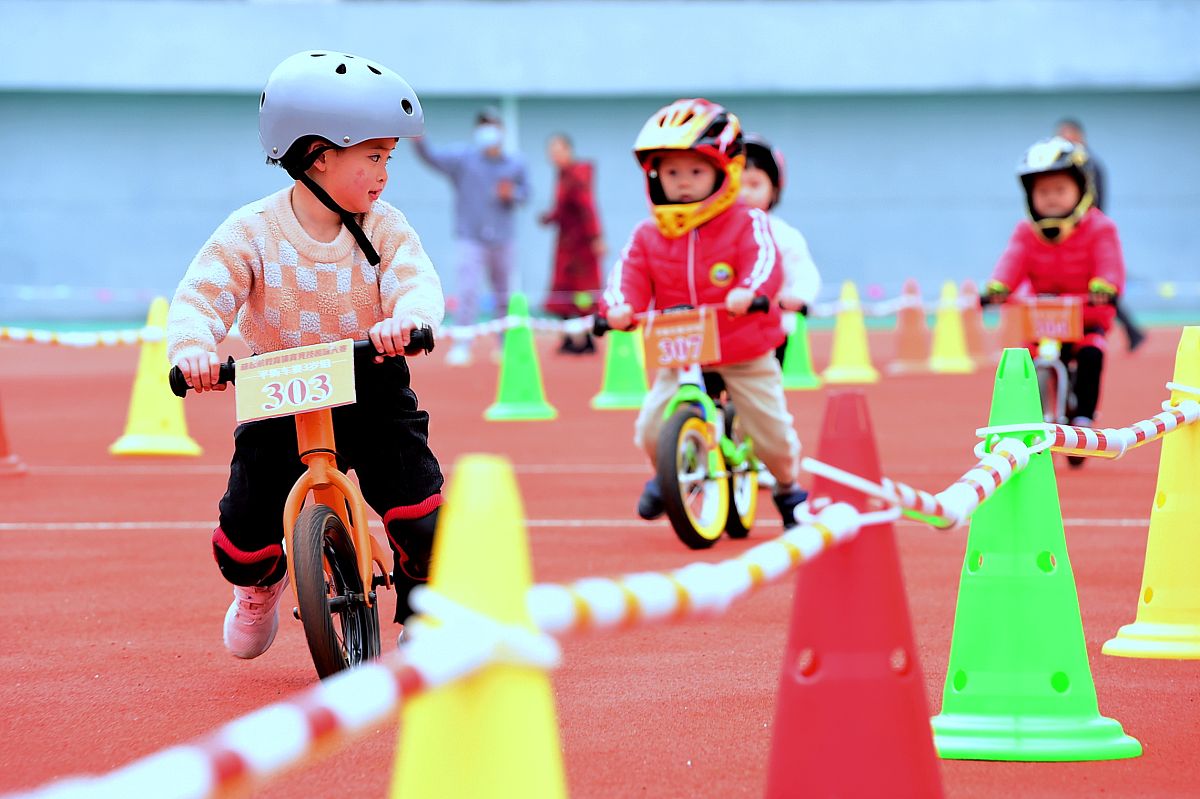 跳远比赛加油稿：为飞翔的勇士呐喊