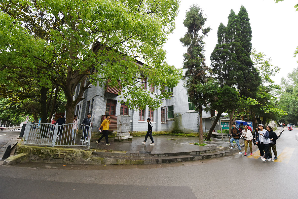 四川大学附设华西卫生学校（十陵校区）招生计划_2020年春季招生简介