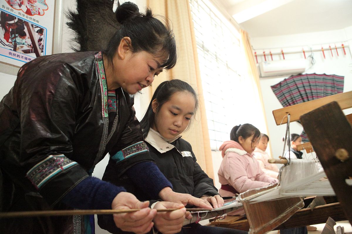 保山中等职业学校传统民间工艺专业就业前景：传承与创新