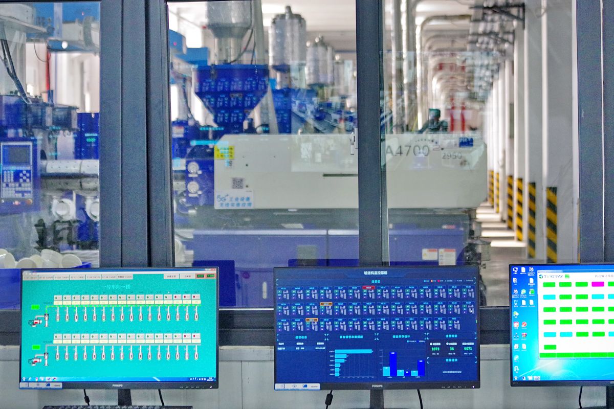 近年来随着科学技术的发展工厂中开始配备诸多智能的音频检测系统用于质量检测故障诊断安全监控等方面例如可以根据产品的声学信息对其进行质量检测可以利用生产设备工作产生的音频信号对生产环节进行实时监控等。传统工厂生产往往需要一些有经验的工作人员在现场对设备和产品进行主观判断工作效率低下还存在着安全隐患。音频检测技术的出现极大地节约了人力成本并且满足了企业对安全性和时效性的要求。但是复杂的工厂车间环境中往往