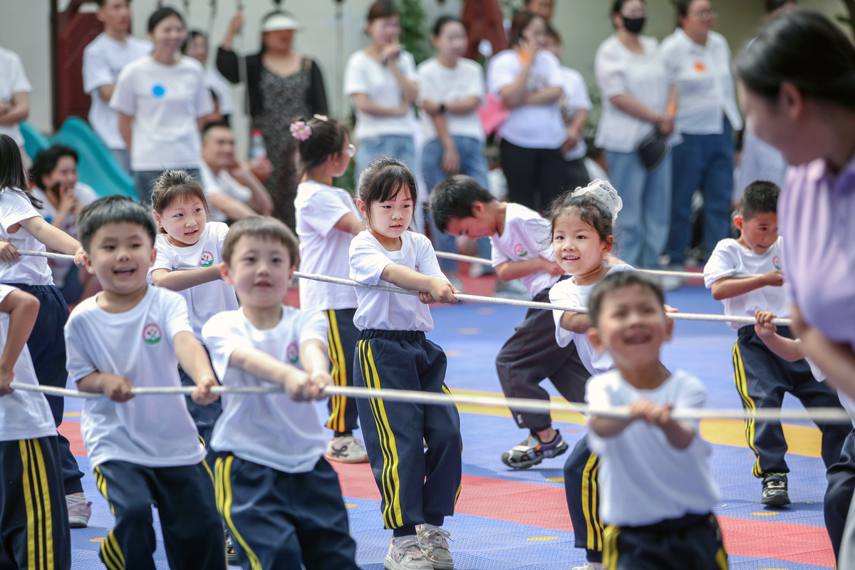 帮我想三个小学阶段的儿童玩的游戏
