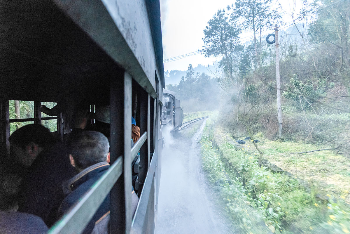 乐山欣欣艺术学校是公办吗