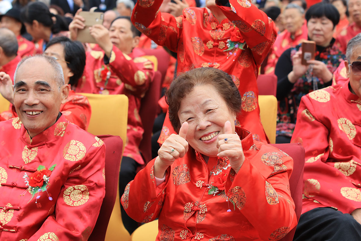 亲孙子参加爷爷婚礼？传统与现代的思考