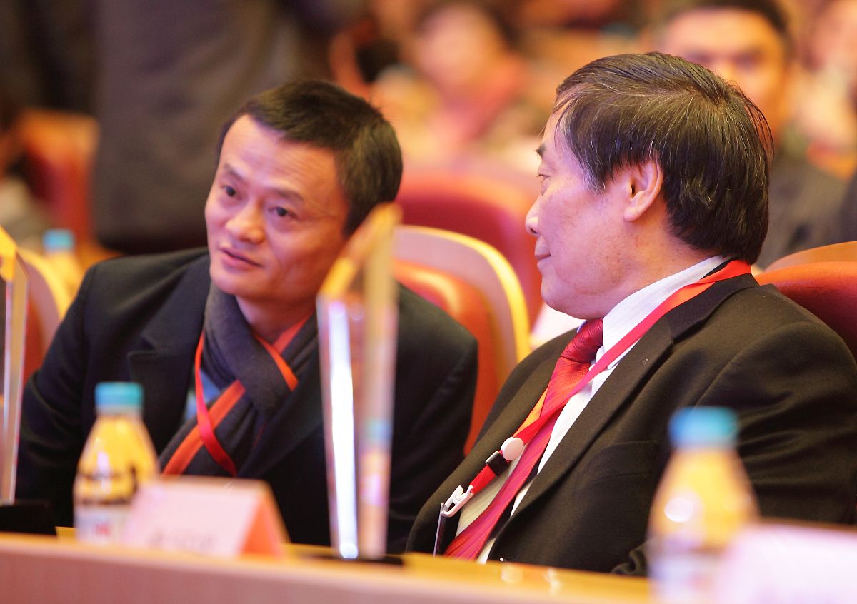 榜样力量事例素材：马云、马化腾、乔布斯、韩红、马龙等成功故事