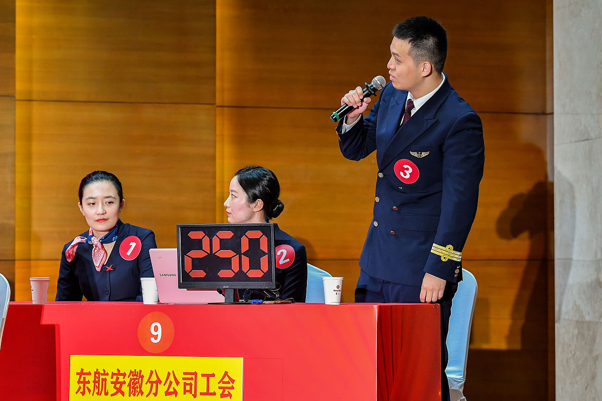 空乘工资揭秘：薪资构成、影响因素及趋势