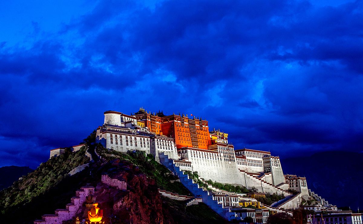 西藏旅游攻略：探索高原圣地，体验独特文化