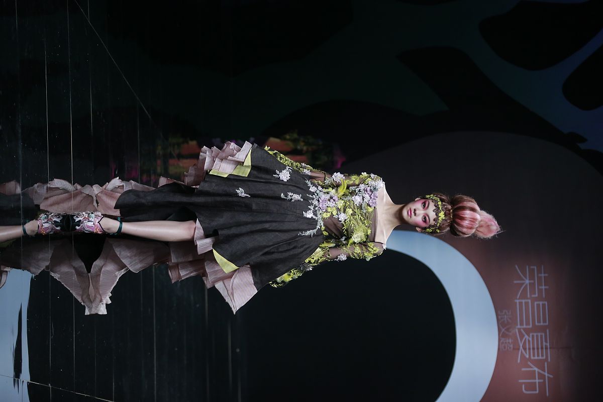 劳动是一切幸福的源泉。选择一项：对错