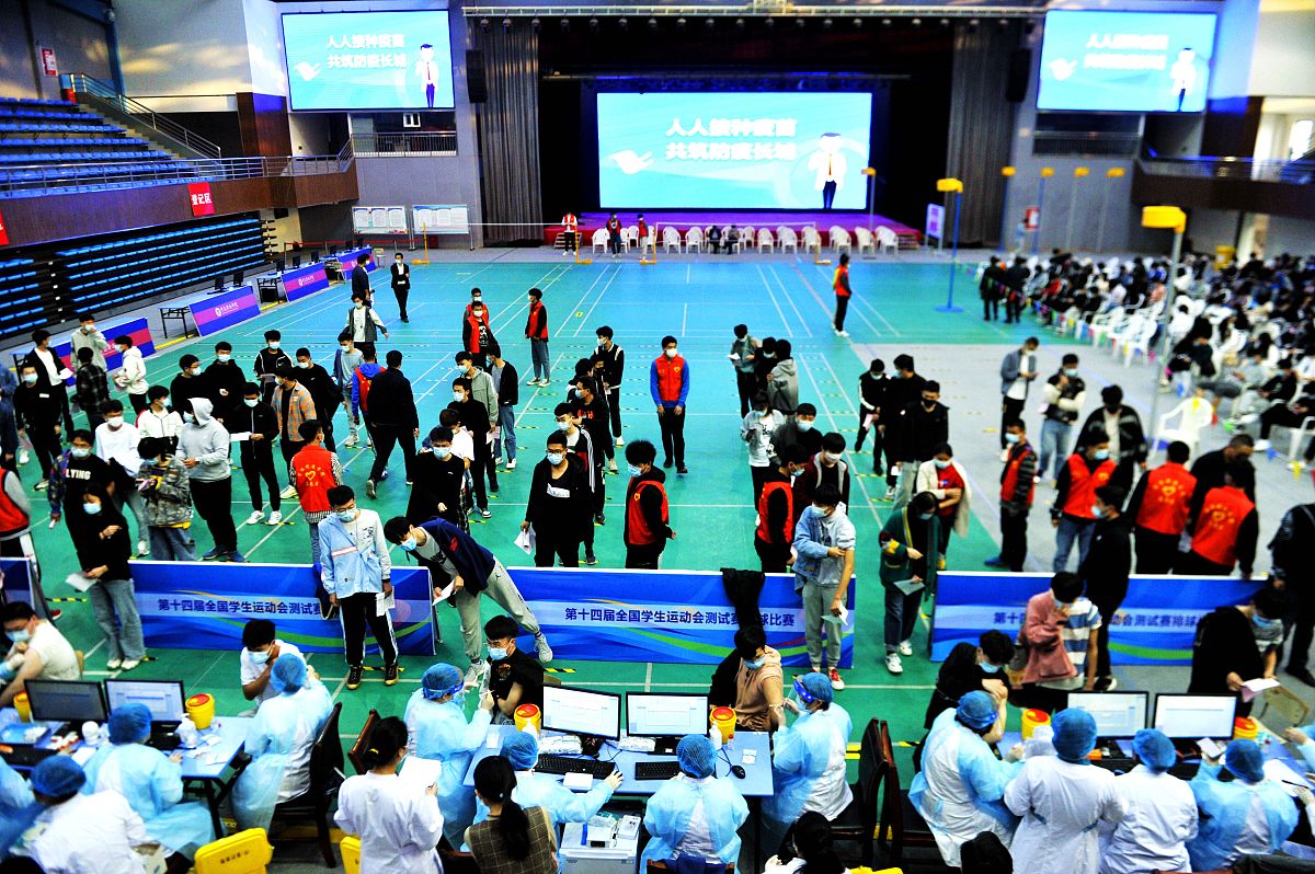 成都2022年男生学什么计算机学校好