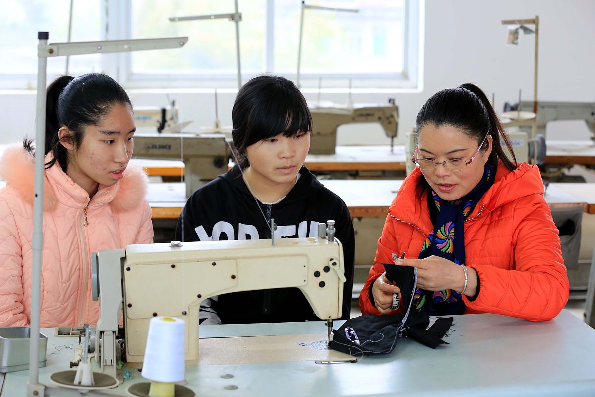 四川省武胜职业中专学校服装制作与生产管理专业课程设置