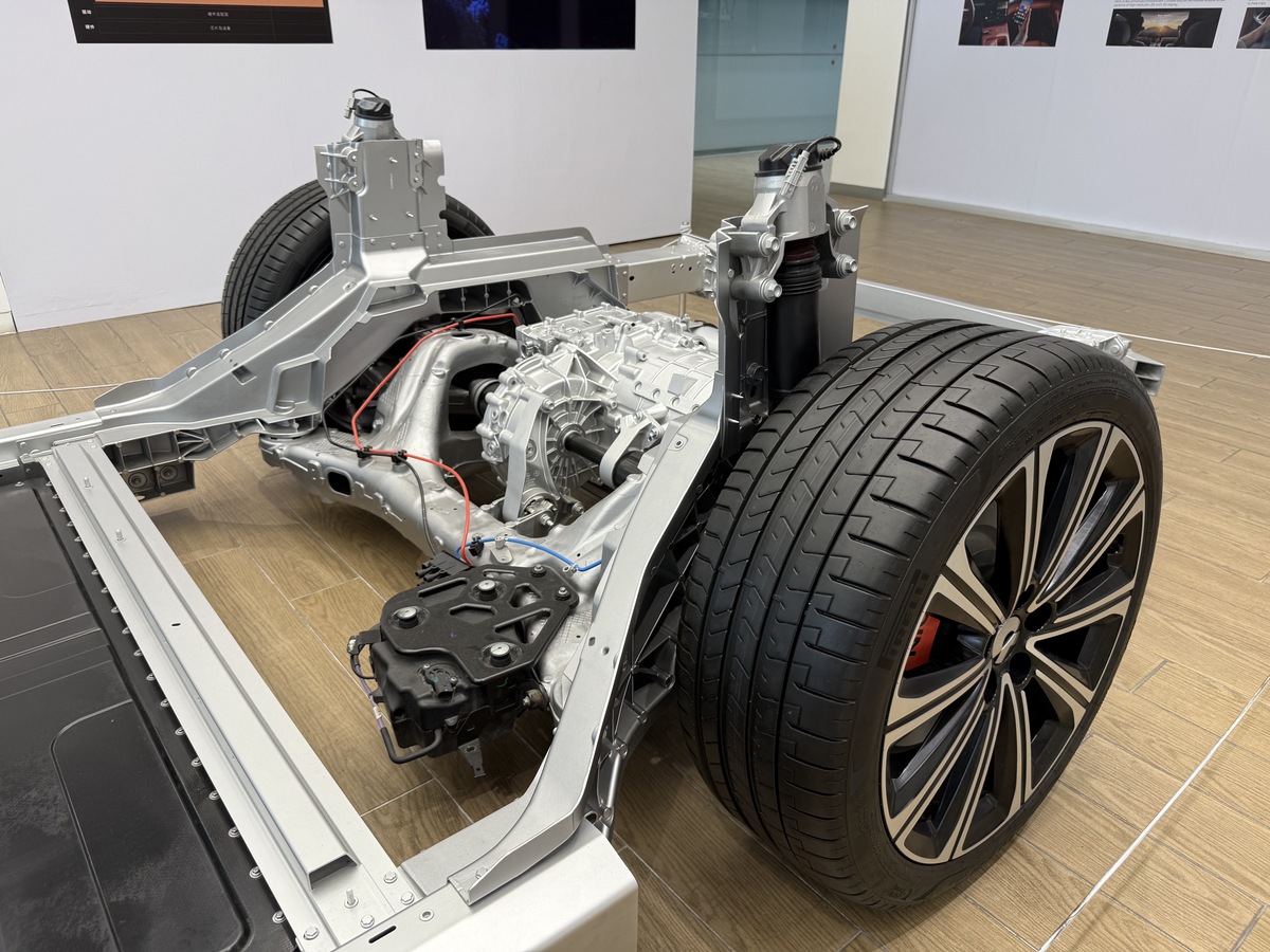 线控底盘和智能驾驶方案商的关系是什么