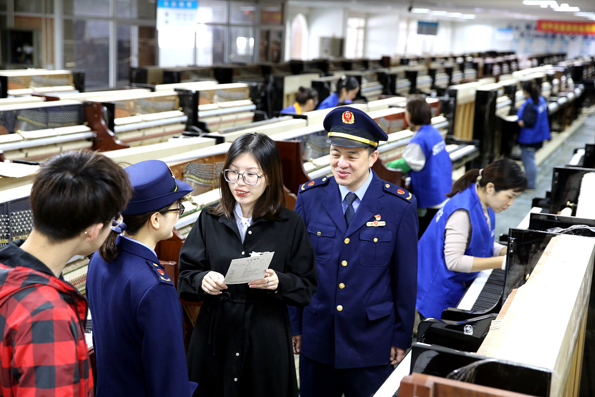 说一下特许经营的优缺点把优缺点结合成一个小文章并且结合湖州钢琴厂这个案例进行特许经营优缺点的分析