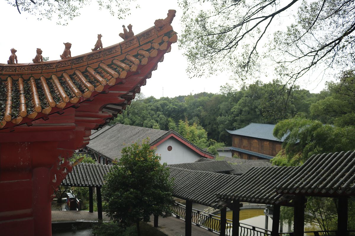 2020年10月3日,湖南省常德市石门县的夹山国家森林公园的夹山灵泉禅院