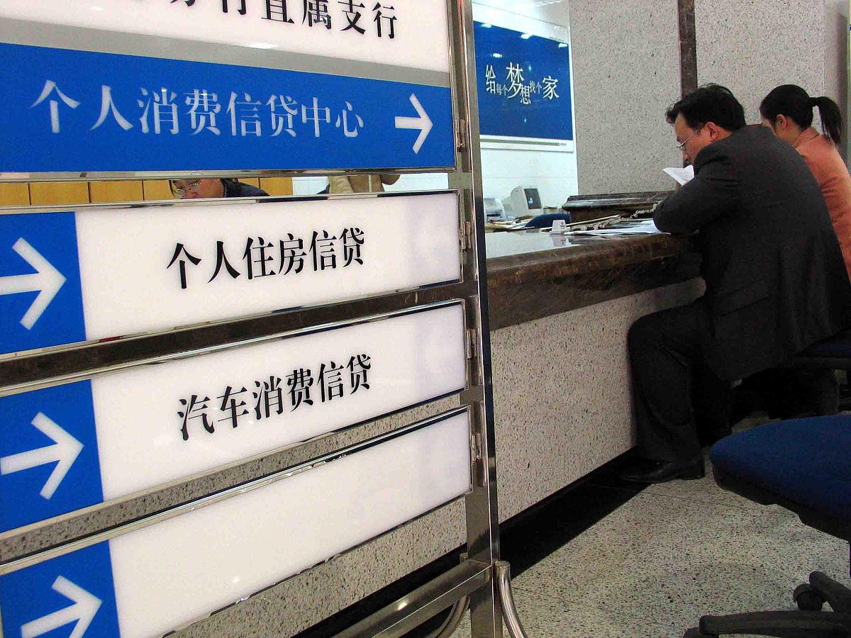 该车辆出入收费处一直按客1放行今天以专1放行。请问该如何正确处理？
