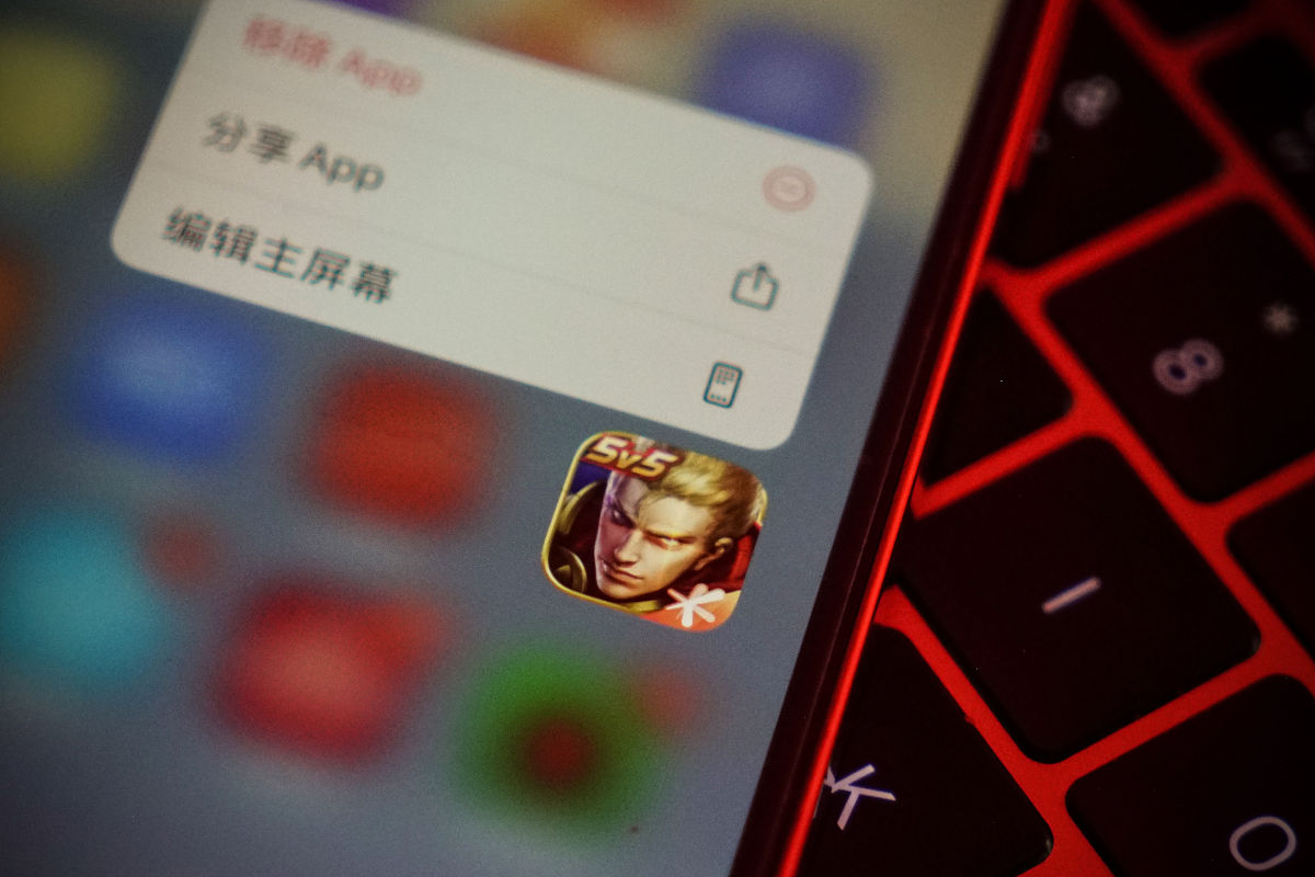 CF手游评测：经典枪战手游，体验射击快感！