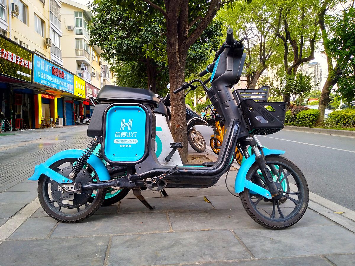 为防晒防水皮革款电动车座套写一个产品宣传文案