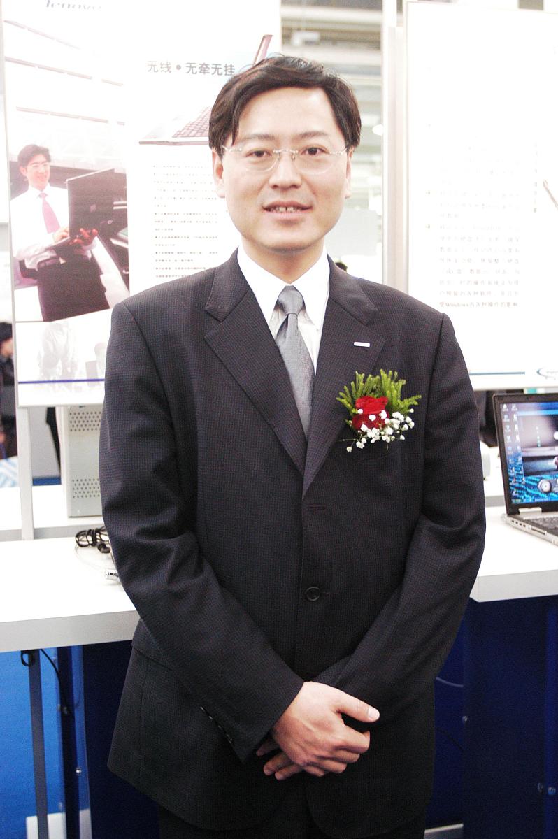 联想集团总裁杨元庆在电博会联想展台.