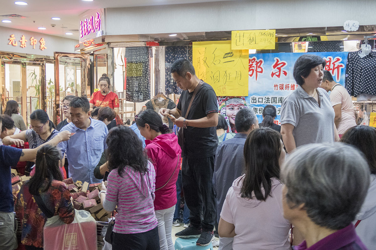 2018年9月28日,北京,开业20年后,官园批发市场今天午后开始撤市,市民