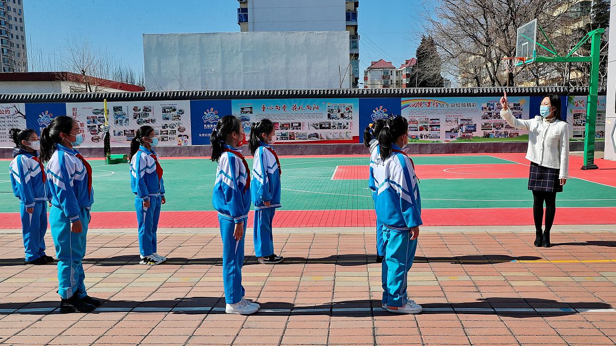 2022年3月1日,河北省秦皇岛市,开学第一课,海港区先盛里小学教师指导