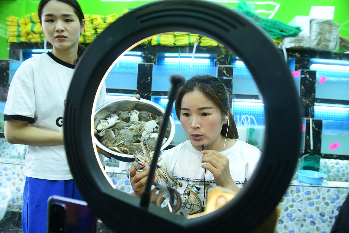 写一篇抖音直播带货的运营方案