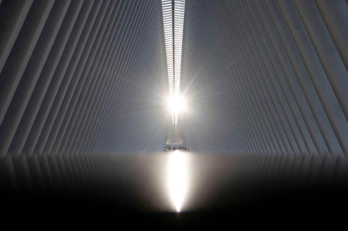 当地时间2020年7月13日,阳光照进美国纽约世贸中心oculus车站玻璃屋顶