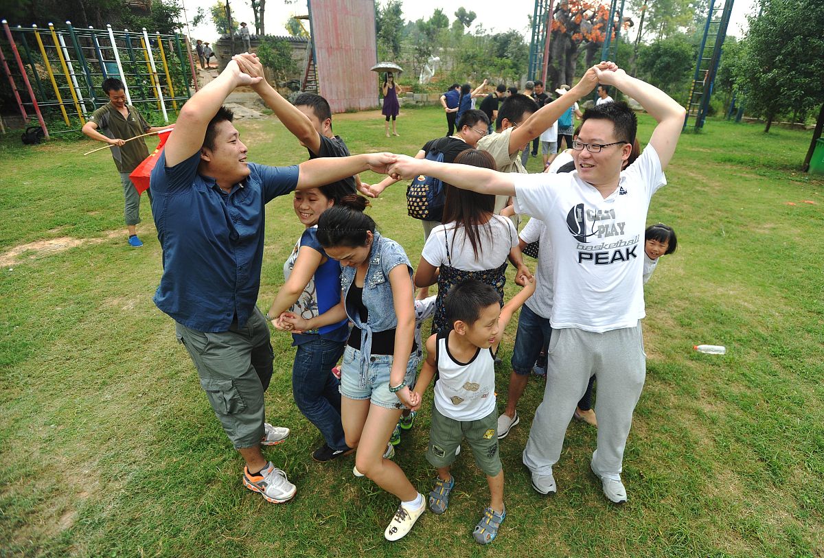 登山活动作为素质拓展破冰活动的优点与缺点