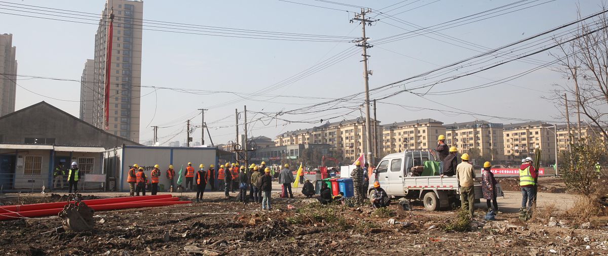 省体育局对台盘村的支持帮我用200字详细描述