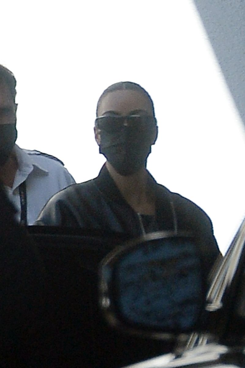 中式英语翻译：'Wangba dan, give you some color to see.'