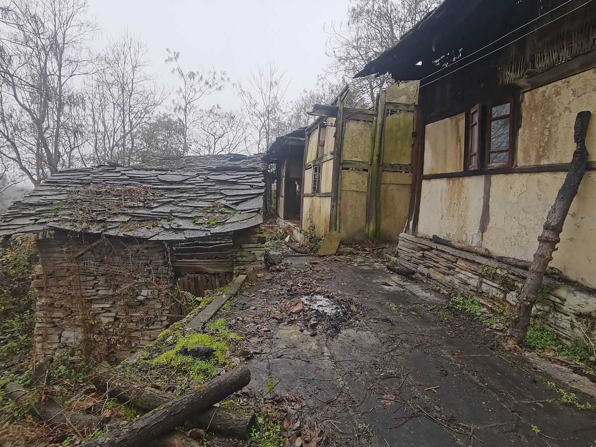 对传统村落建筑老旧危现象并存具体内容