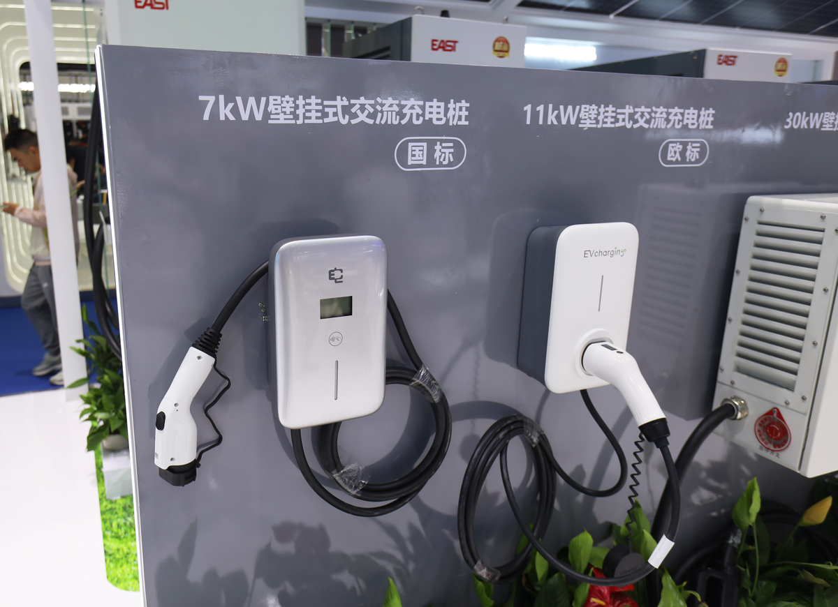 特来电群充 vs 传统充电桩：效率、容量、管理与布局的对比