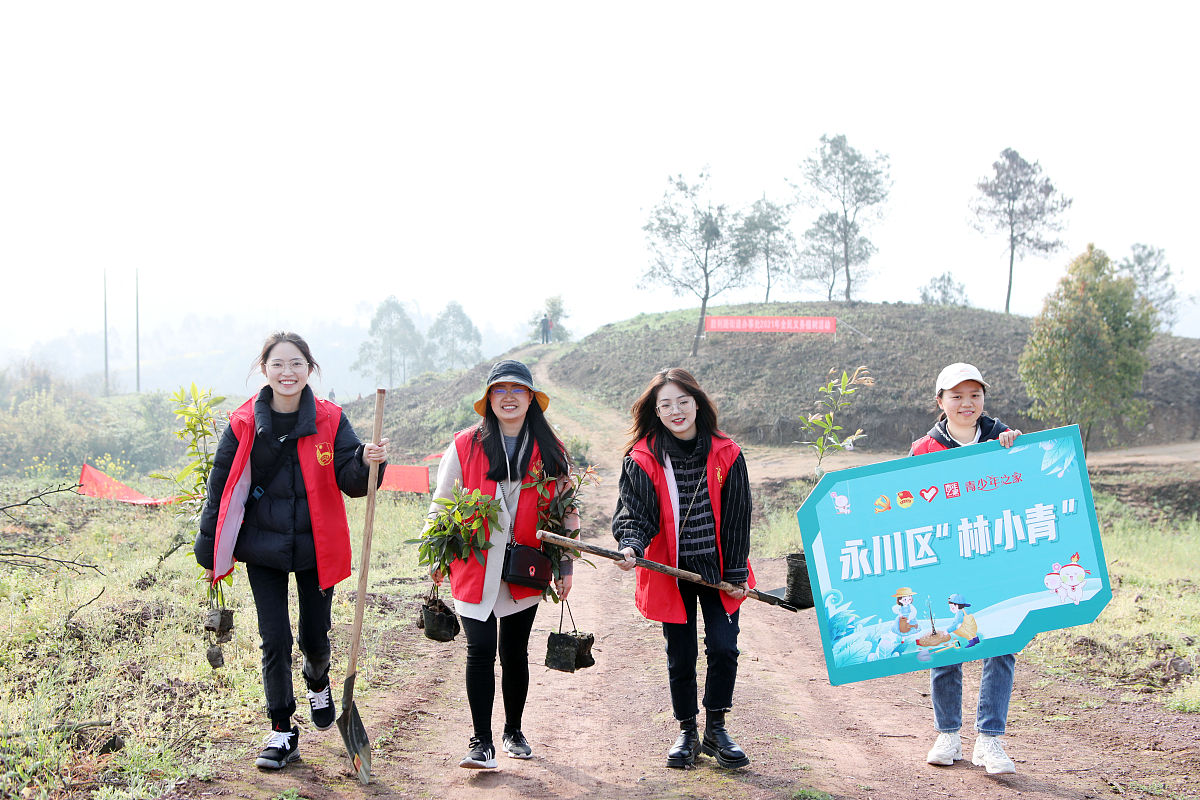 重庆市旅游学校院三下乡活动：送精神食粮，助力精准扶贫
