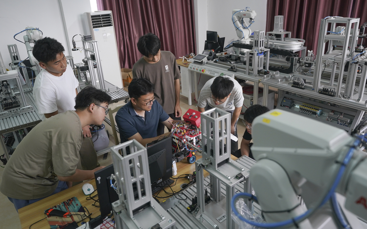 陕西广播电视技术学校工业机器人专业就业前景广阔