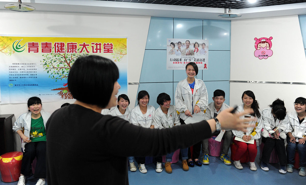 烟台正大光明眼科医院携手小记者团举办'我是眼科小医生'实践活动，助力青少年眼健康