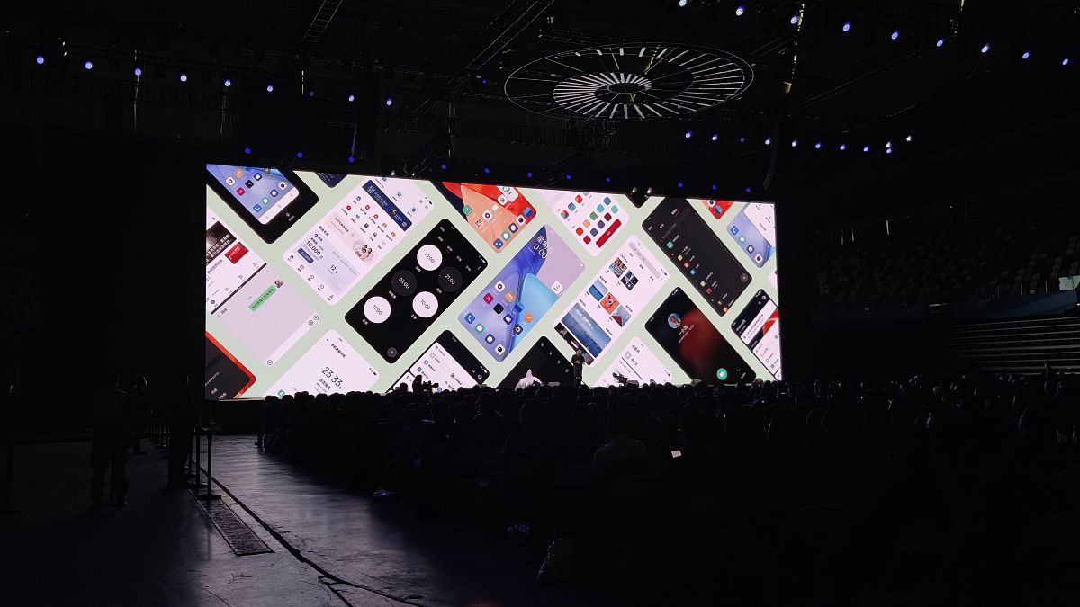 今天我们是世界跑鞋 中国特步特步品牌战略发布会暨天猫超级品牌日直播专场说到中国速度这不仅是一种震撼世界的力量更是一种代表着国家实力和国际影响力的象征特步也跟随着中国的速度的步伐在15年前中国马拉松的记录还被外资品牌跑鞋刷新。然而今天我们可以骄傲地说特步已经成为了中国马拉松的表率。经过15年的努力特步不仅助力打破了中国马拉松记录更是引领中国马拉松进入了一个全新的时代今天我们聚集在这里不仅是为了展示特