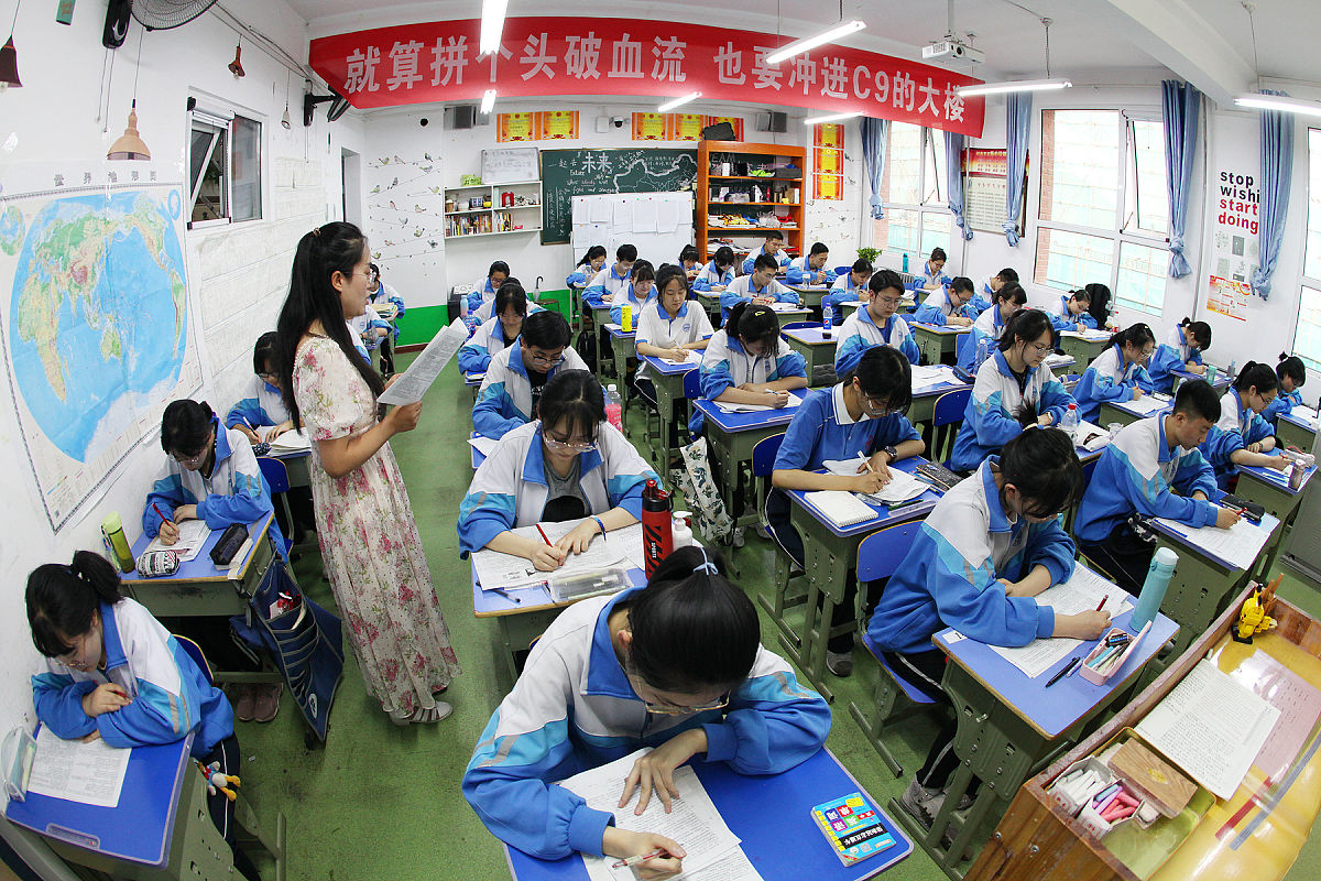 研究对象为当代高职学生从学习语言文字与五育融合论述