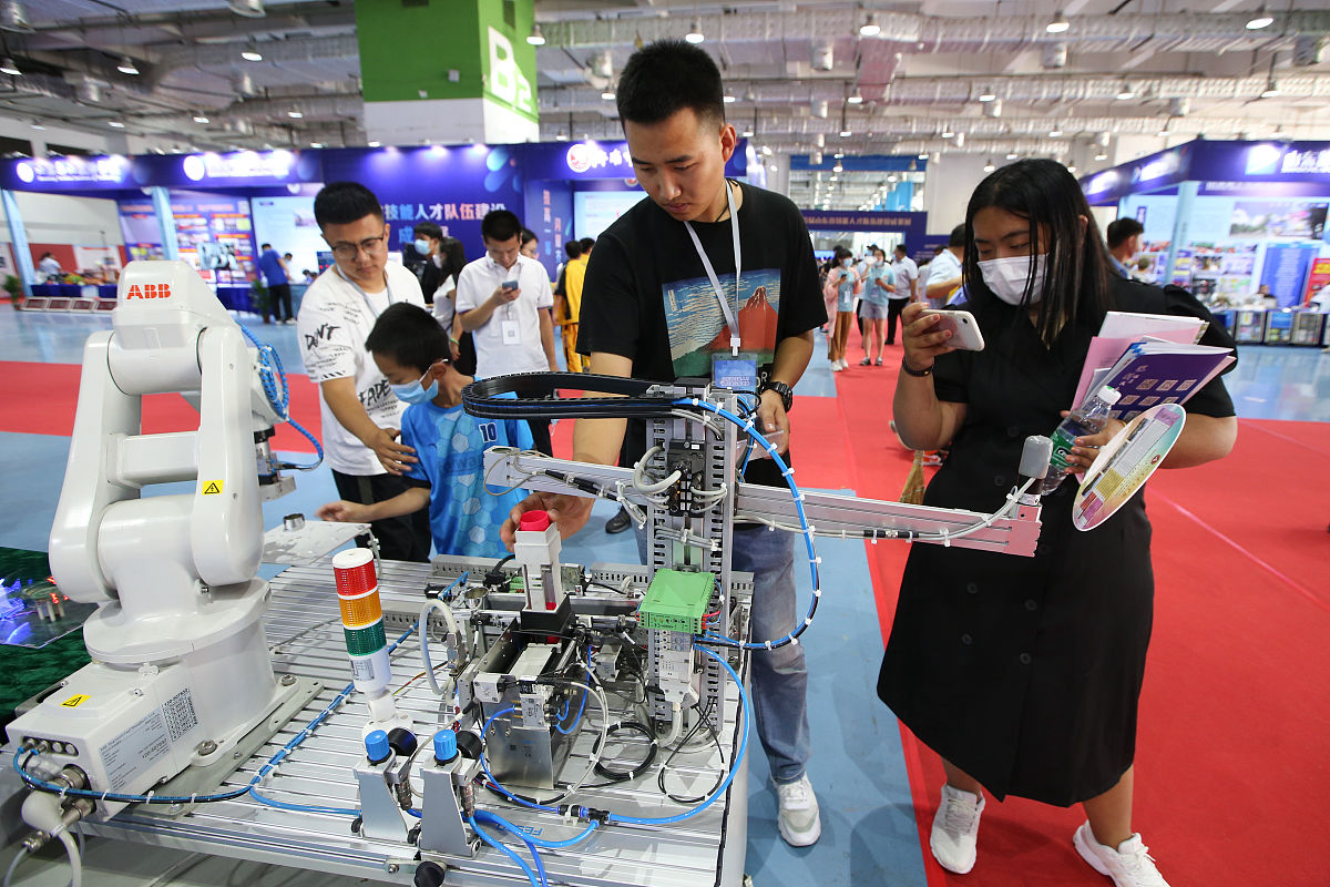 周口人工智能学校2021年工业机器人专业招生简章