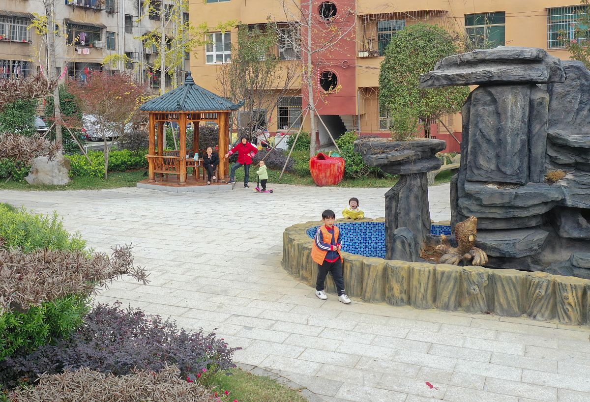 老旧小区改造项目居民参与意愿影响因素研究：数据分析工具概述