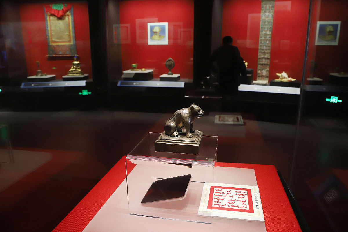 讲述中国近代两大历史任务在中国现代化进程中的作用以及如何实现两大历史任务