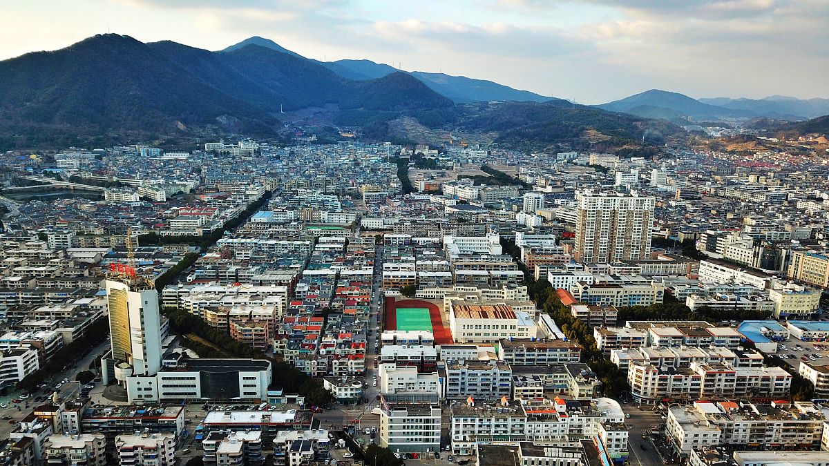 2019年1月26日,浙江宁波,俯瞰象山县城及当地特色小吃.俯瞰象山县城