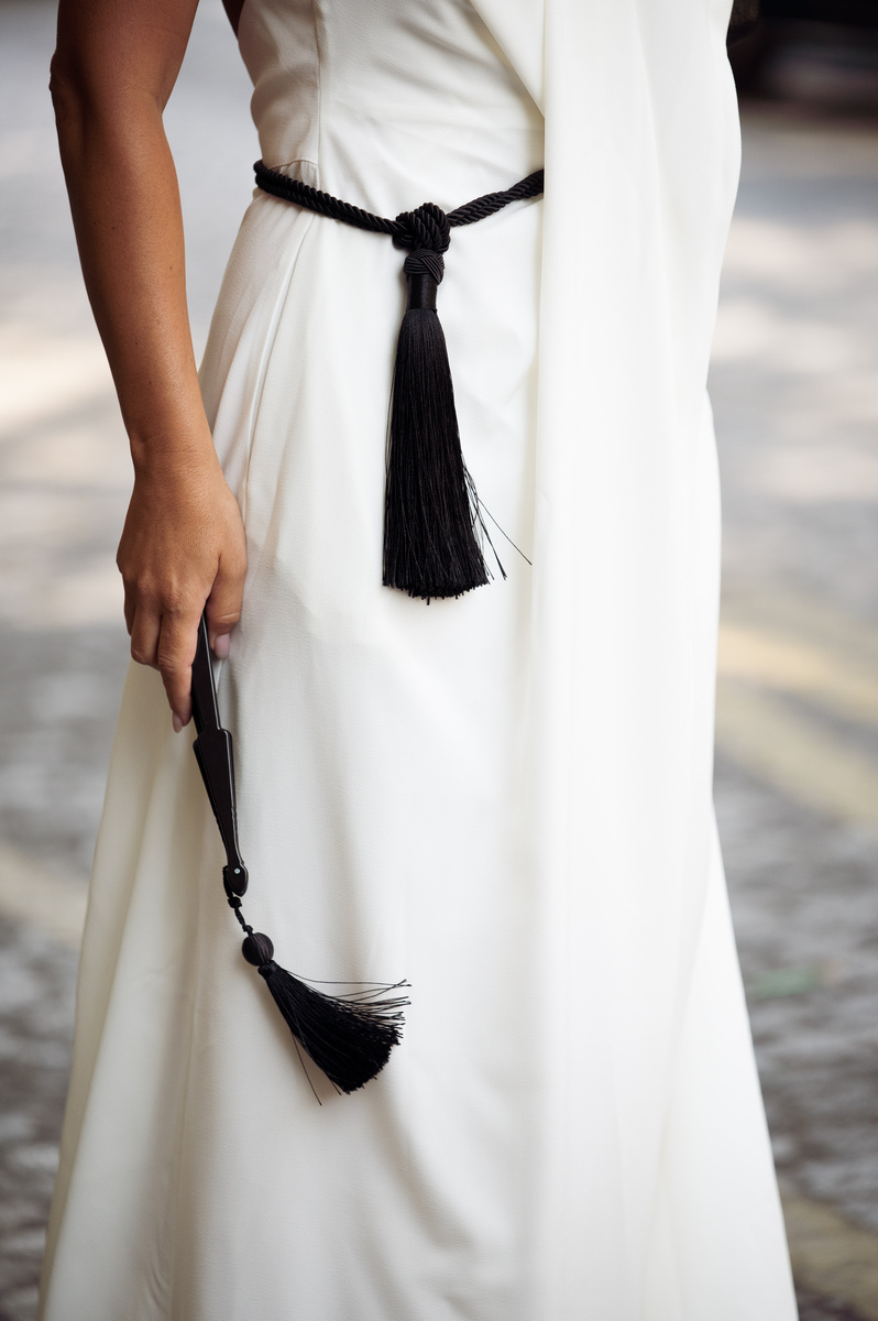 衣服打结技巧：打造时尚造型