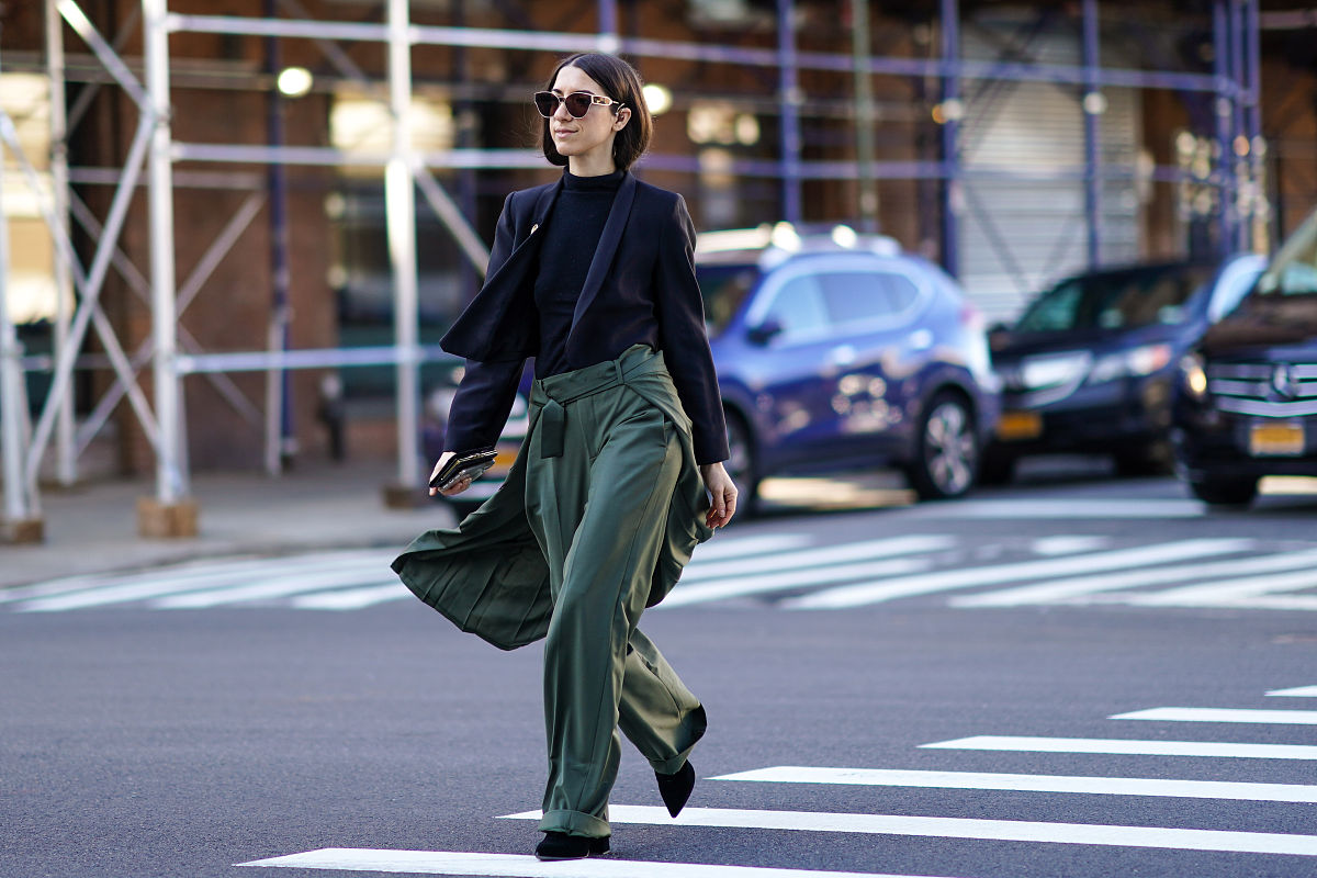 这几年的情爱与时光终究是错付了！贱人就是矫情！臣妾做不到啊！下面每句话的文字改写为上面对应的每句话的意思字数不能超过原来的句子。要体现出性格。口语化李明：自言自语今天我一定要成为最时髦的人！小芳：兴奋地说今天真是太棒了！我已经看到好几个时尚博主了！王大爷：嘀咕着这些年轻人真是不知道什么是真正的时尚。