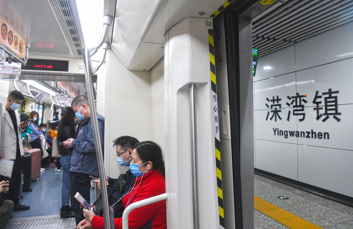 2021年4月28日,长沙地铁2号线和4号线换乘站溁湾镇站.