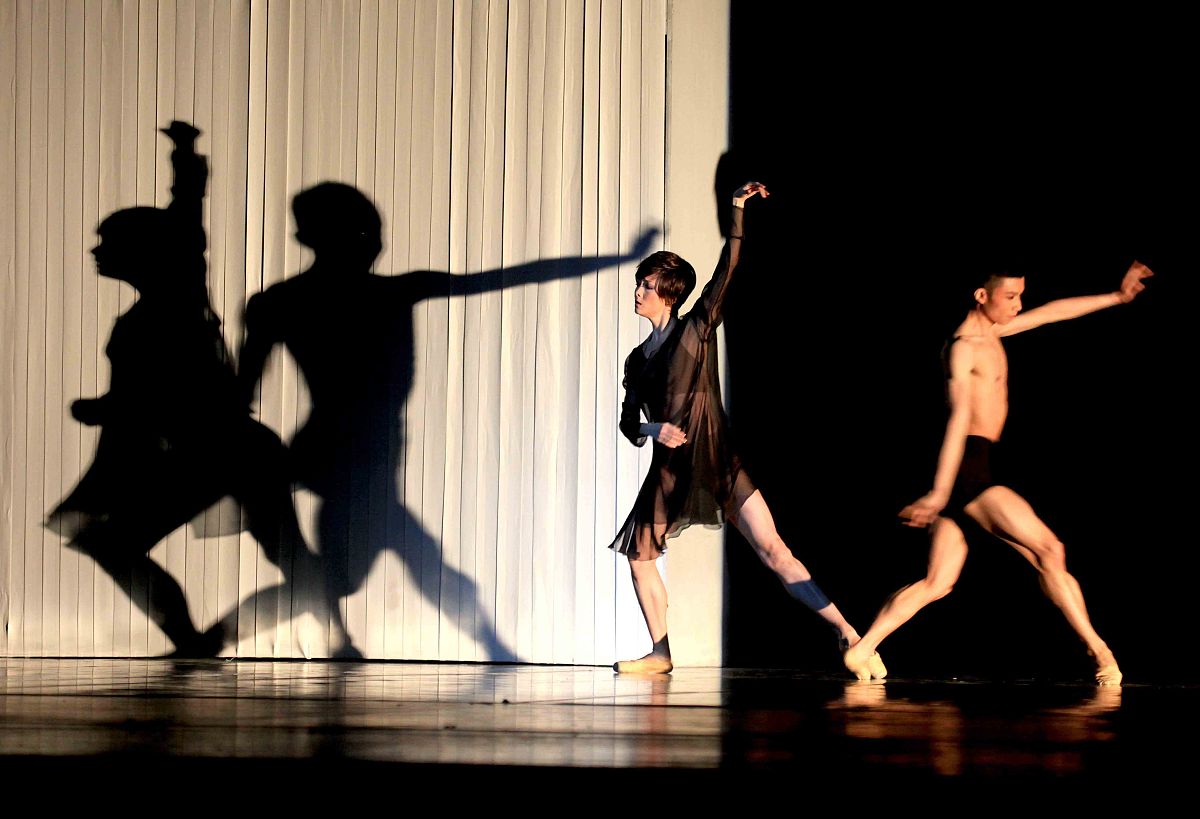 加入舞社的感想：收获舞蹈技巧、友谊和舞台自信