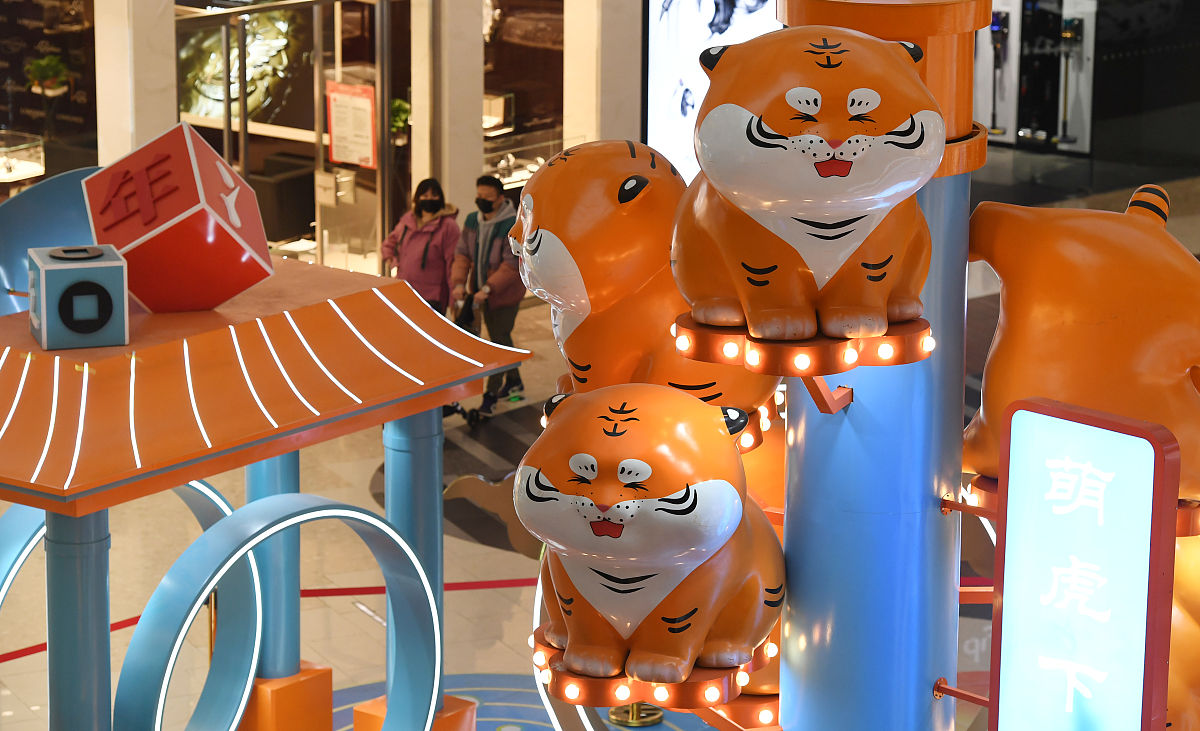 我做了两只狮猫的卡通形象作为文创产品的主角一只白色象征着聪明美丽；一只黄色的象征着忠诚守护；请帮我策划个推广活动