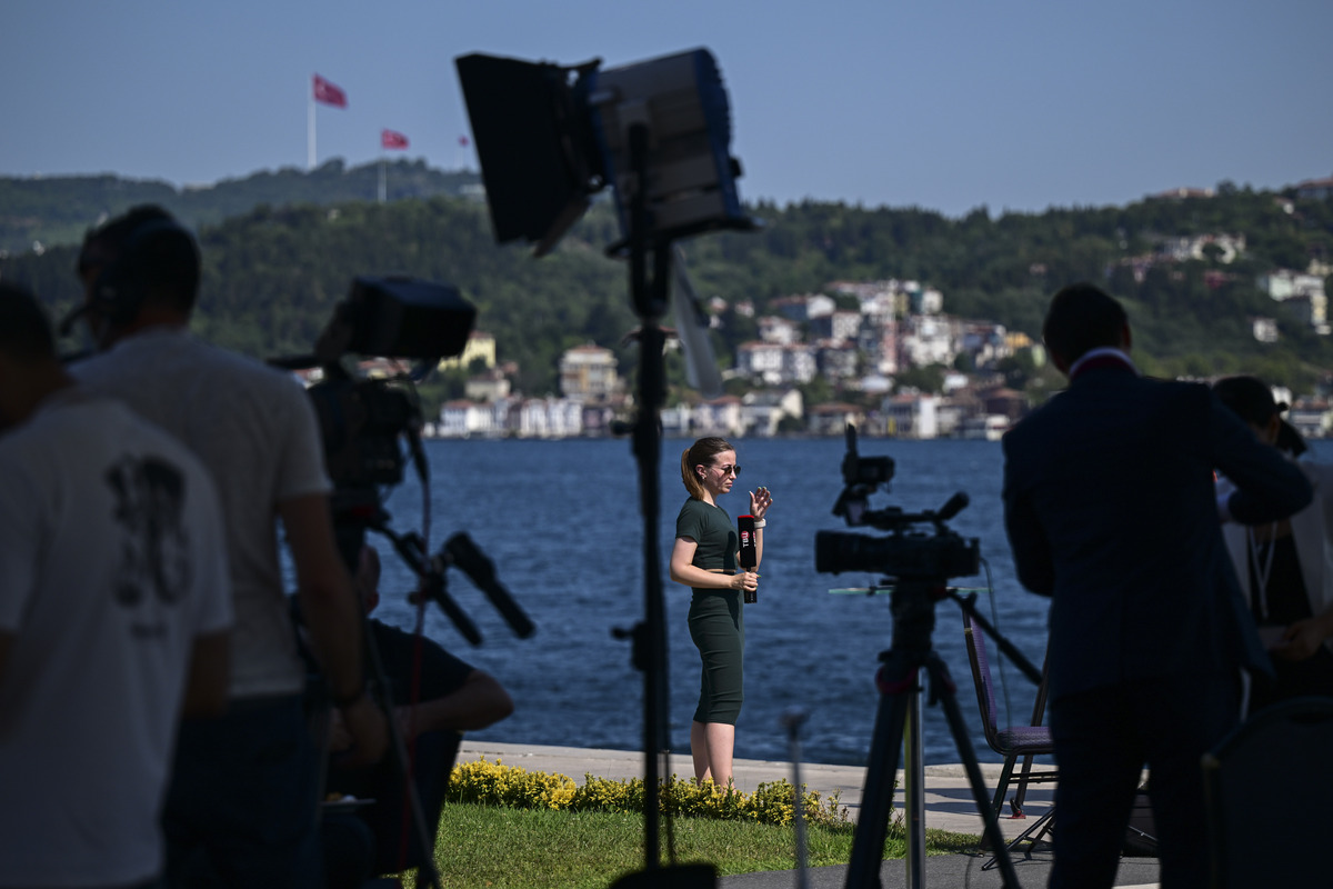 大学数码摄影与摄像：镜头运动的思政设计与融入点