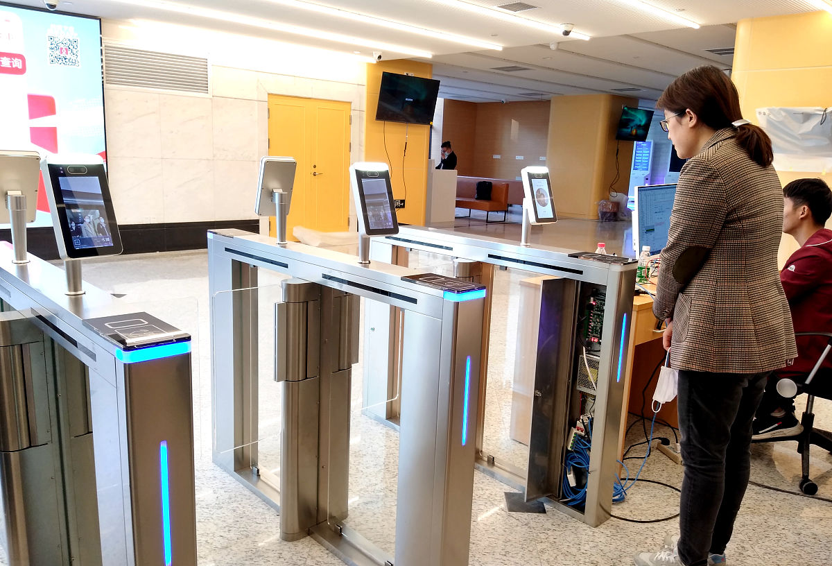 一种基于深度摄像头的人脸识别方法及银行客户端应用