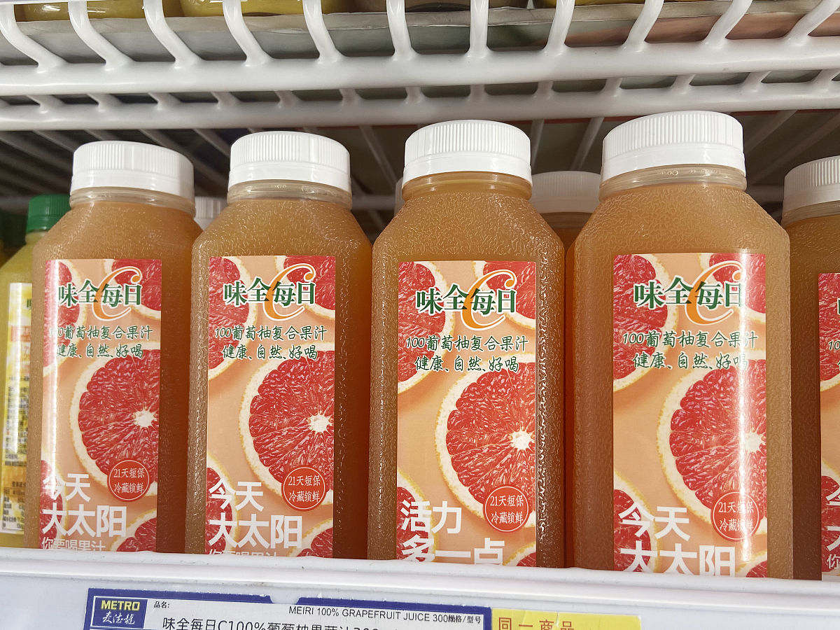 给我一个针对娃哈哈咖位设计的突出咖位原材料优质的广告文案