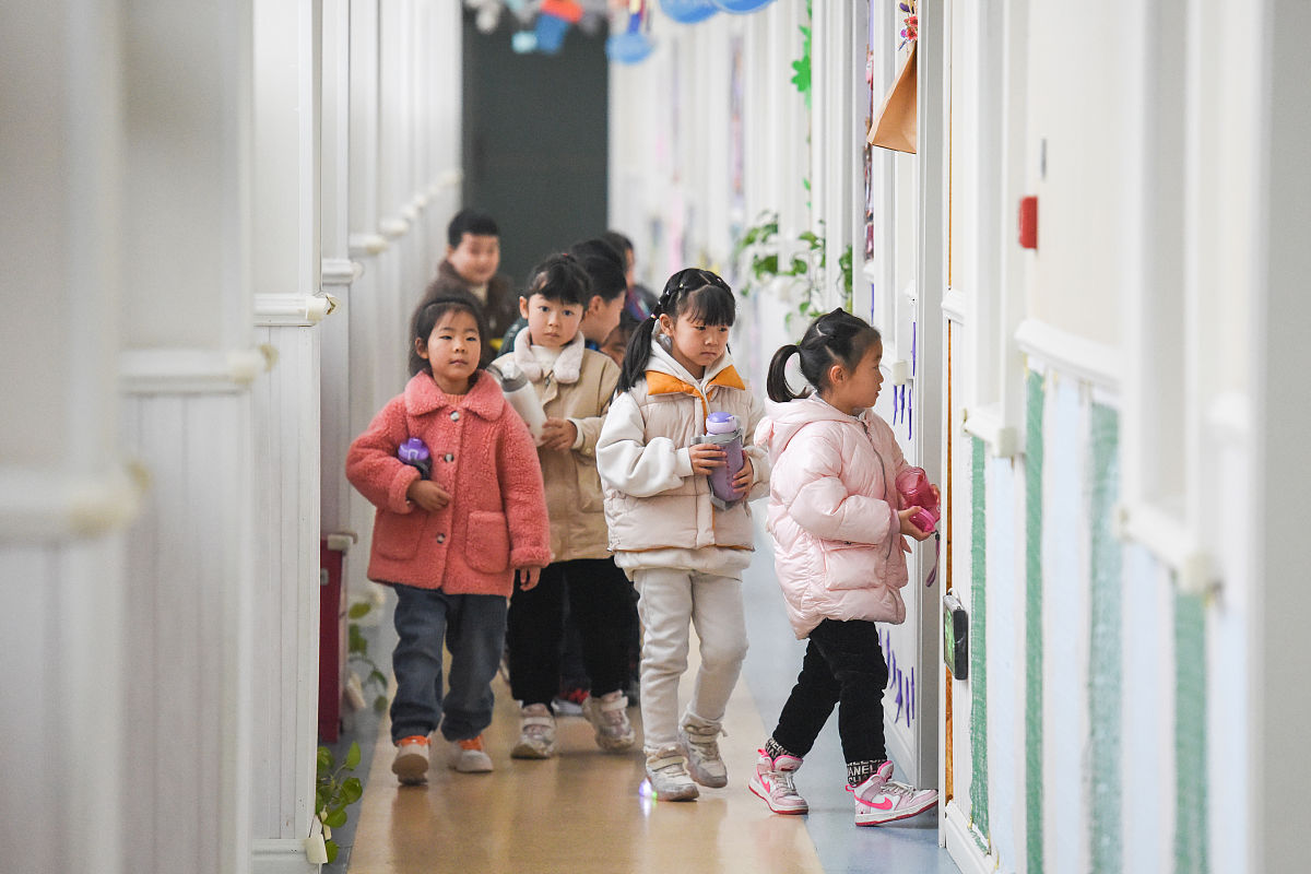 幼儿园大班幼儿行为观察记录表 - 害怕、分享、哭、笑、观望、闲谈