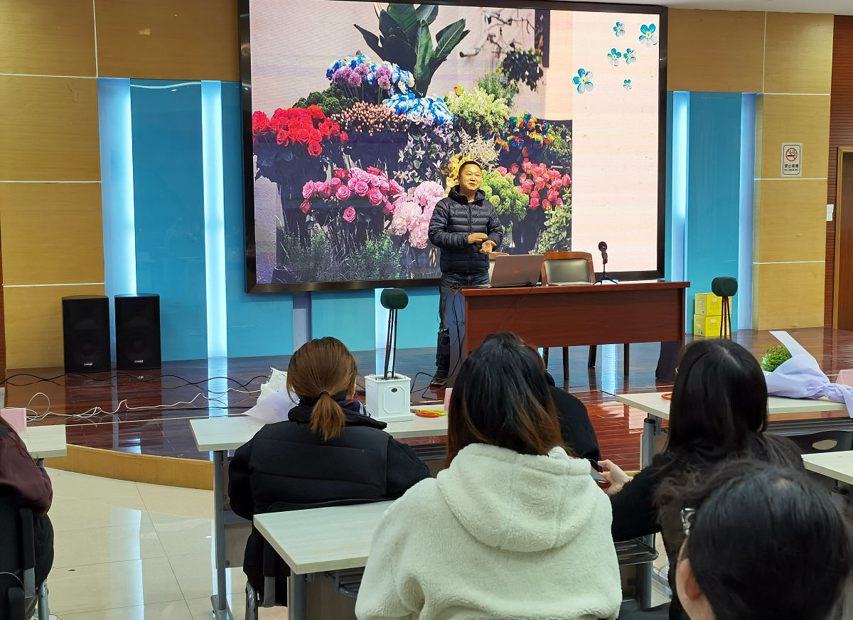 贵阳幼儿师范学校做一名合格的幼师需要做些什么