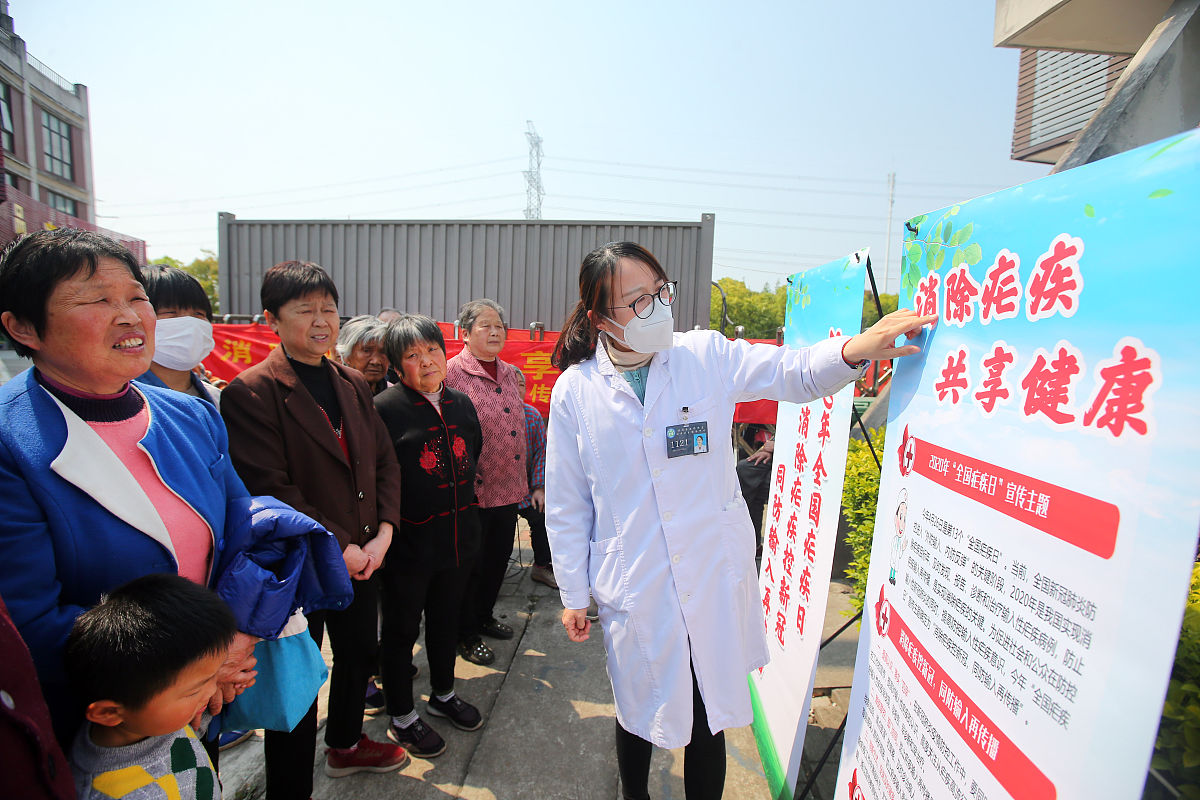 共建共享 大健康、大卫生引擎奏响新强音预防控制疾病健康教育先行。中心承担全市健康教育与健康促进工作的技术指导与支撑是全市健康教育培训与指导中心。形成了以健康教育专业机构为核心以医疗卫生机构为骨干以行业为基础、以社区网格化管理和志愿者服务为补充的多层次、立体化的健康促进新机制。健康县区建设达100、健康细胞覆盖率达85是全国疾控机构首家全国健康促进与教育示范基地在国内率先开展健康影响评价为宜昌市成为