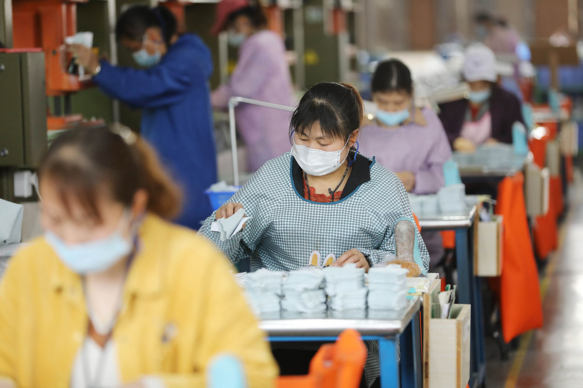秦皇岛女生学卫校毕业后就业前景分析：未来发展趋势及应对策略